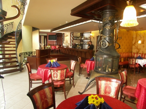 Restoranai, kavinės, barai ``Rivastar``- viešbutis - restoranas.