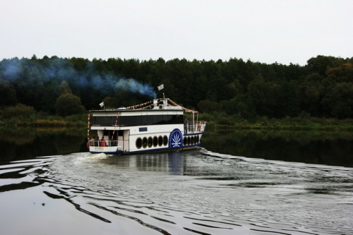 Mergvakarių – bernvakarių šventės vieta  Pramoginis laivas "Vytenis"