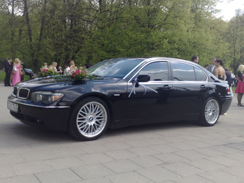 Automobilių nuoma Prabangiu BMW 7 automobiliu nuoma vestuvems.