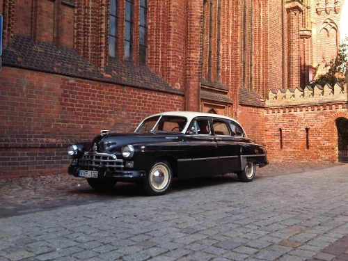 Automobilių nuoma 1952 m juodas limuzinas. Nuostabios nuotraukos garantuotos!