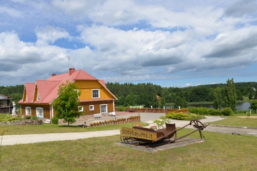 Sodybos, dvarai, vilos "Sodyba Jums" ant ežero kranto Trakų raj.