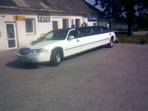 Limuzinai vestuvėms Lincoln Town Car limuzinas