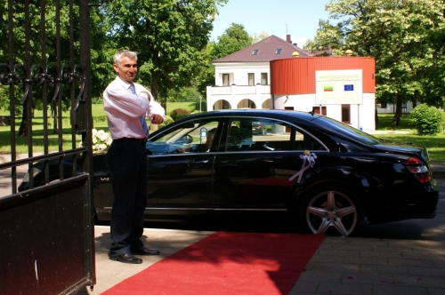 Limuzinai vestuvėms Bentley, Maybach, Mercedes-Benz limuzinų nuoma