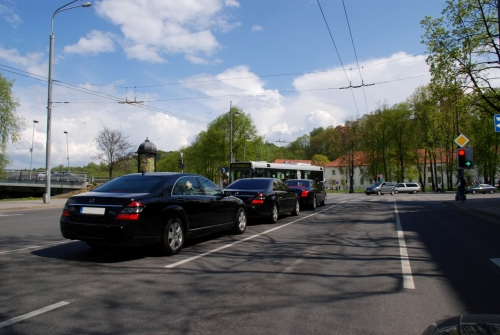 Limuzinai vestuvėms Bentley, Maybach, Mercedes-Benz limuzinų nuoma