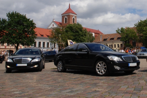 Limuzinai vestuvėms Bentley, Maybach, Mercedes-Benz limuzinų nuoma