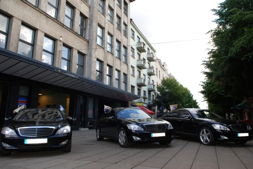 Limuzinai vestuvėms Bentley, Maybach, Mercedes-Benz limuzinų nuoma