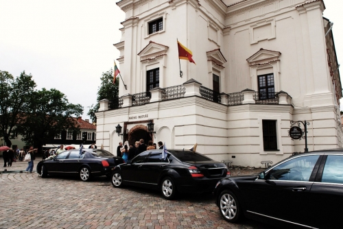 Limuzinai vestuvėms Bentley, Maybach, Mercedes-Benz limuzinų nuoma