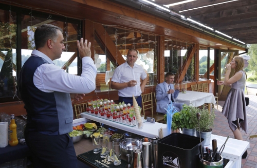 Restoranai, kavinės, barai Vestuvių Salė bei Nakvynė 80 vietų Molėtų rajone 