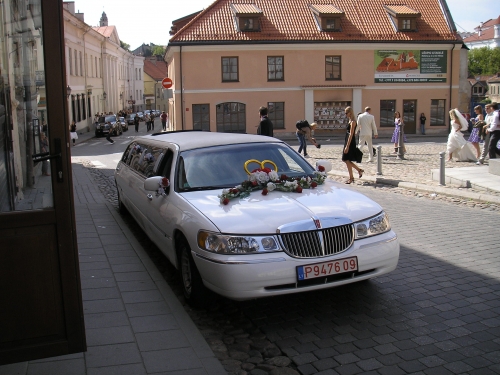 Limuzinai vestuvėms Balti ir juodi LIMUZINAI