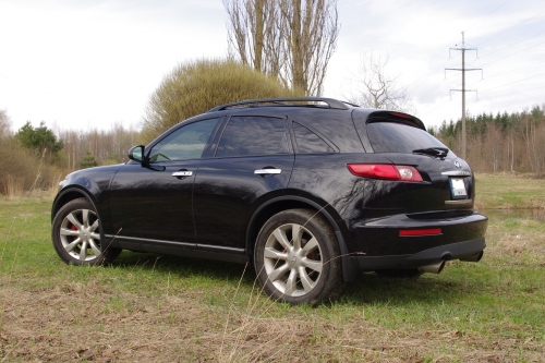 Automobilių nuoma Išskirtinio Infiniti FX nuoma