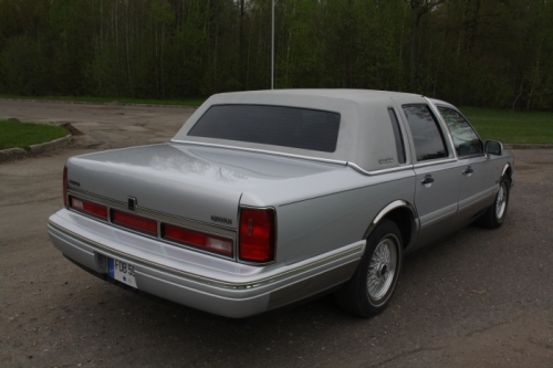 Automobilių nuoma Lincoln Town Car nuoma