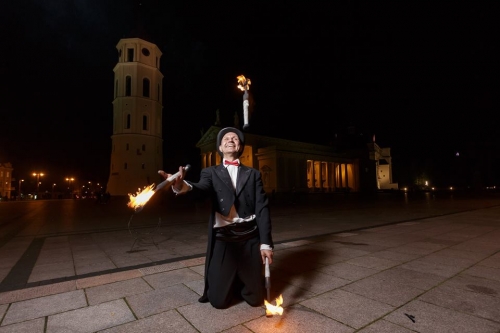 Atlikėjai jūsų šventei Profesionalus žonglierius. Pasiūlymai Jūsų švenei
