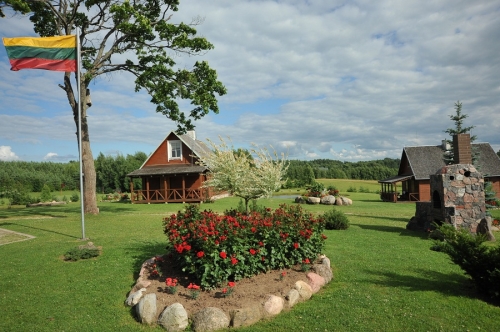 Sodybos, dvarai, vilos Švęskite šventes Vidų sodyboje, ant ežero kranto.