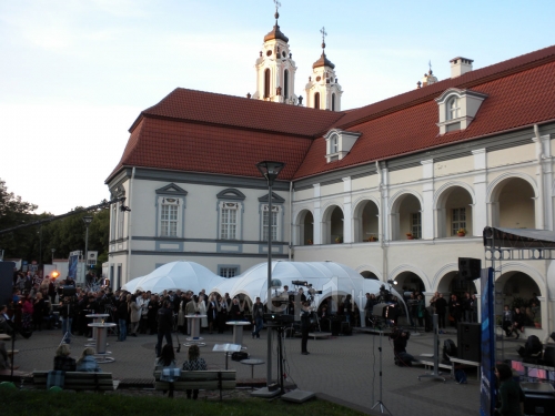 Palapinės Išskirtinių paviljonų, palapinių, pavėsinių nuoma Jūsų šventei.