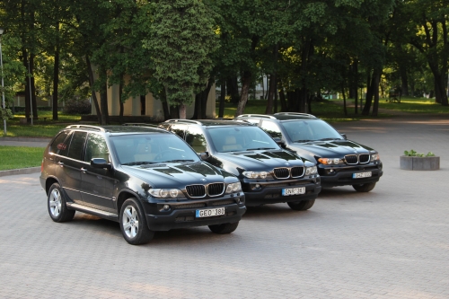 Automobilių nuoma BMW X5 Automobiliu nuoma automobiliai vestuvems Vestuviniai autom