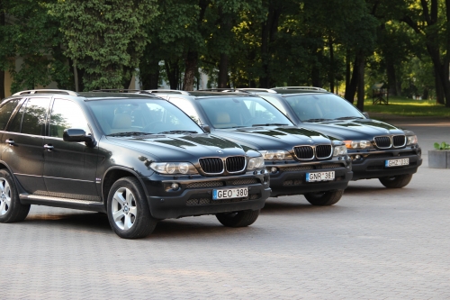 Automobilių nuoma BMW X5 Automobiliu nuoma automobiliai vestuvems Vestuviniai autom