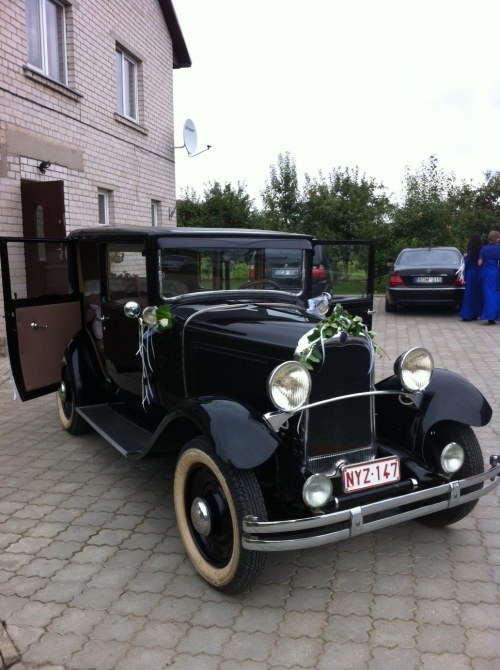 Automobilių nuoma Senoviniai automobiliai Citroen (1929 m., limuzinas) ir Studeback