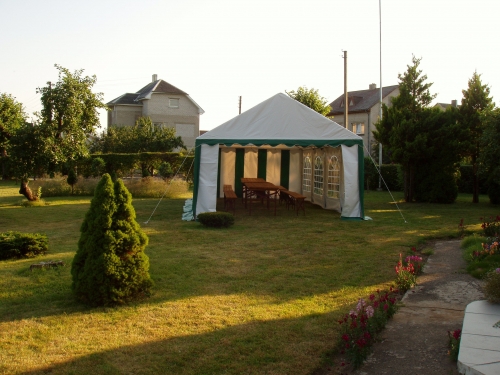 Stalų, kėdžių, užvalkalų nuoma Stalų ir suolų pardavimas (sulankstomi)