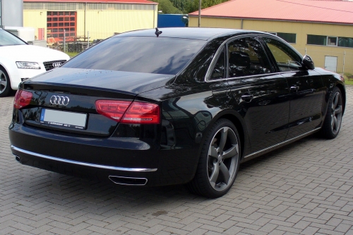 Automobilių nuoma 2013 m. Audi A8 Juoda - Balta Long