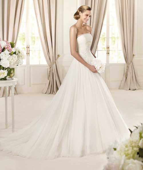 Vestuvinių suknelių salonai Elegantiška Pronovias 2013 Glamour Collection