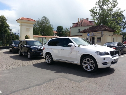 Automobilių nuoma Baltas BMW X5, BMW 5 Klases, X5, Audi Q7 