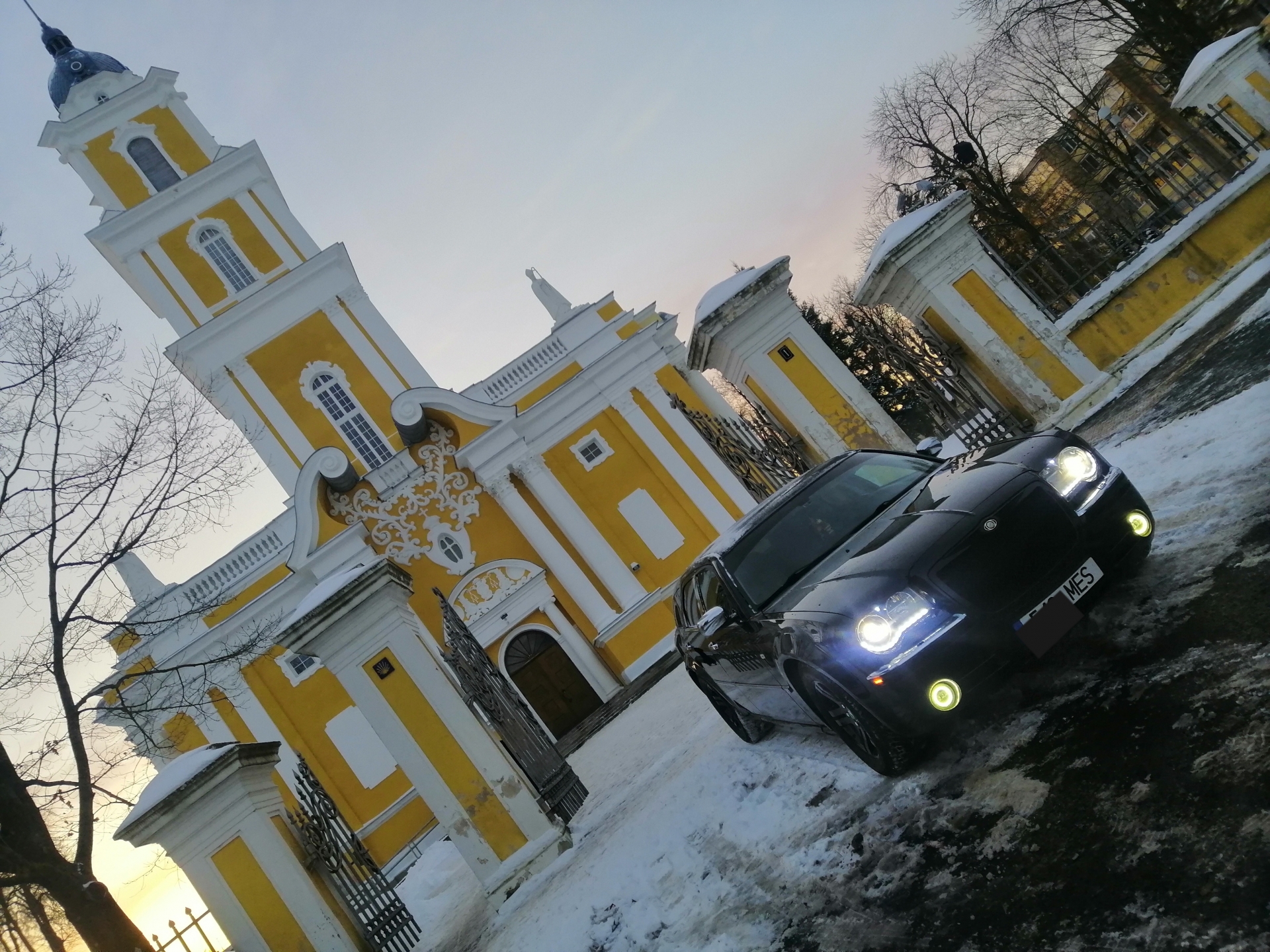 Automobilių nuoma Nebrangiai pavežioju vestuves su legendiniu chrysler Panevėžys