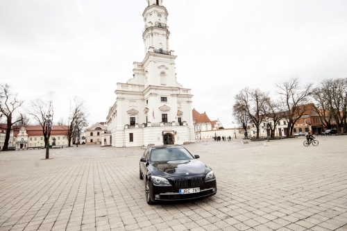 Automobilių nuoma Juodas BMW 7 Longas 2010 m.