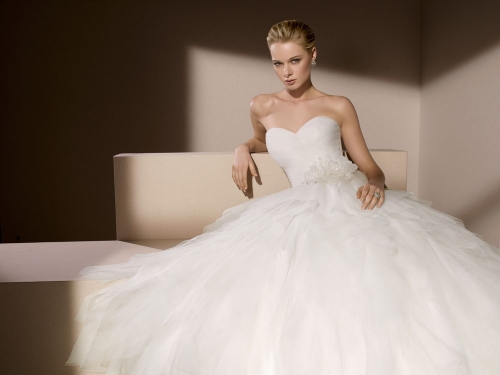 Vestuvinių suknelių salonai MG Fashion - Divina Sposa by Elianna Moore vestuvinės suknelės!