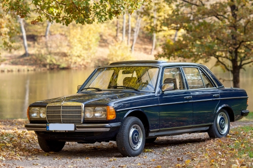 Automobilių nuoma Mercedes- Benz 230E