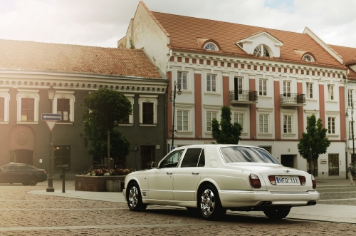 Limuzinai vestuvėms Bentley Arnage rankų darbo Limuzinas Jūms