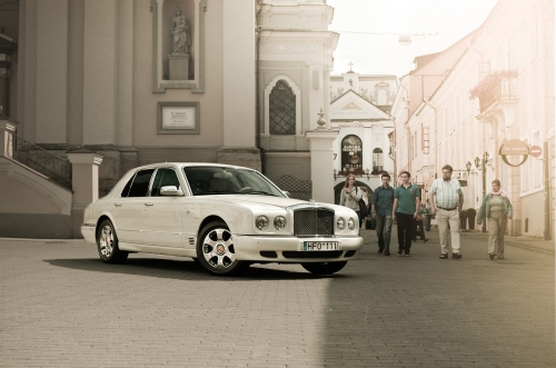 Limuzinai vestuvėms Bentley Arnage rankų darbo Limuzinas Jūms