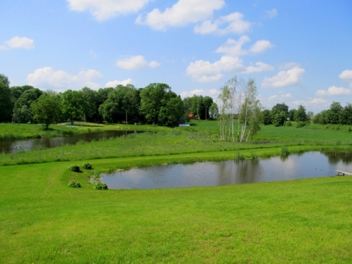 Sodybos, dvarai, vilos Abromiškių sodyba, 45 -tas km. Vilnius -Kaunas šalia magistralės