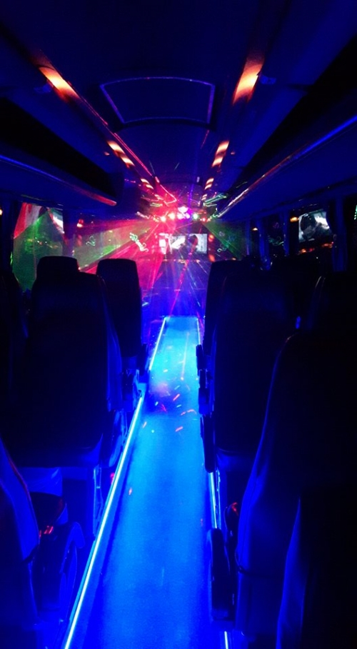 Limuzinai vestuvėms Limuzinai nuo 10 iki 35 vietų. Limo Busas - Party Busas