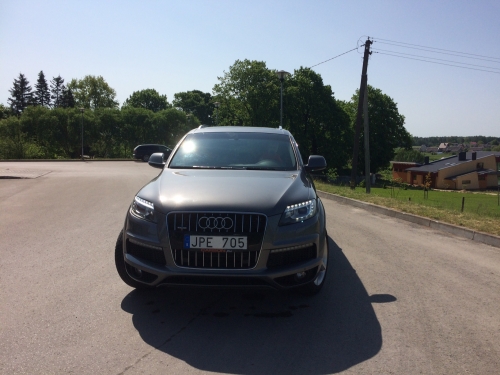 Automobilių nuoma Prabangus Audi Q7 automobilis