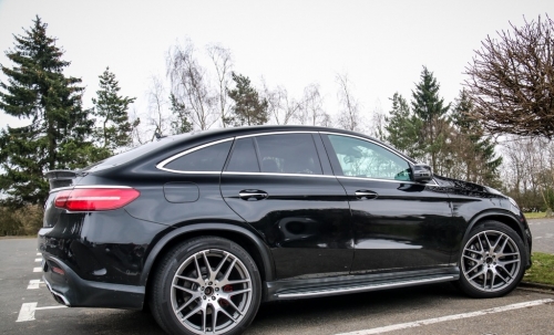 Automobilių nuoma Nuomojamas prabangus mercedes benz gle coupe automobilis 