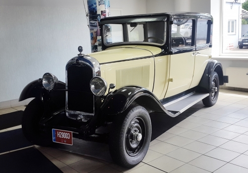 Automobilių nuoma Senovinio autentiško retro automobilio nuoma Jūsų šventei.