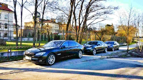 Automobilių nuoma Prabangių BMW 7 serijos automobilių nuoma Jūsų šventei. 