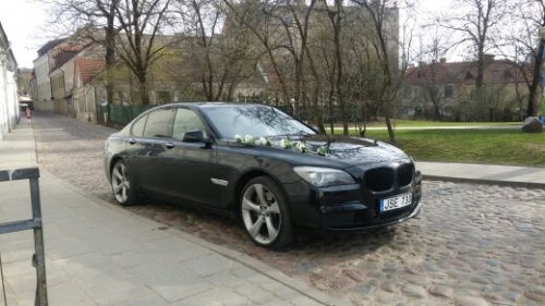 Automobilių nuoma Prabangių BMW 7 serijos automobilių nuoma Jūsų šventei. 