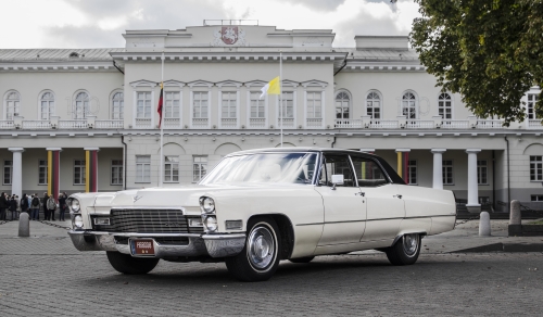 Automobilių nuoma Cadillac Deville automobiliu Nuoma !