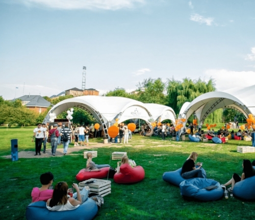 Stalų, kėdžių, užvalkalų nuoma Paviljonų, Baldų, Kitos Renginių Įrangos Nuoma 