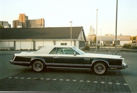  Prabangaus automobilio Lincoln Continental Mark V nuoma logo