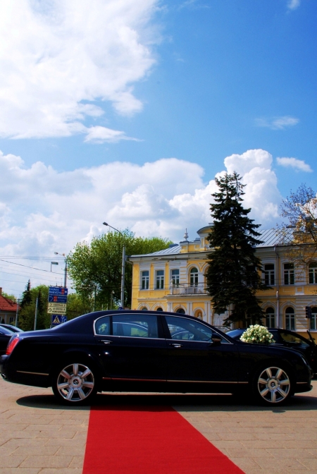 Bentley, Maybach, Mercedes-Benz limuzinų nuoma logo