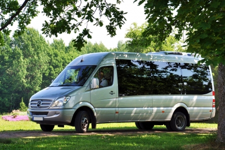 Naujo modelio 16 vietų Mercedes mikroautobuso nuoma.  logo