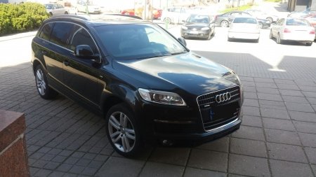 Prabangus Audi Q7 vestuvėms logo