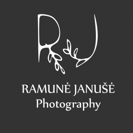 www.r-januse.com

- Vestuvių fotografija, asmeninės fotosesijos logo