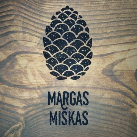 „Margas miškas“ - tai didelių lauko ir vidaus žaidimų nuoma.   logo