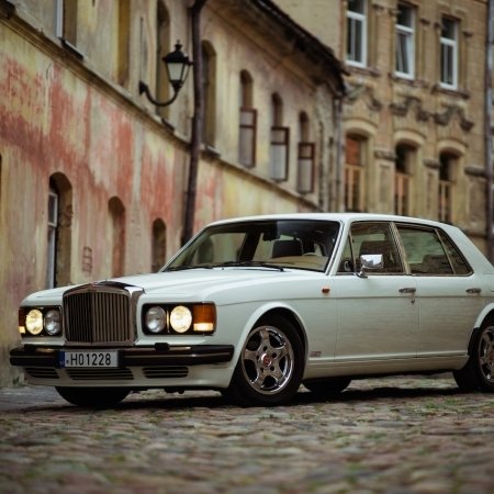 Bentley Turto R Jūsų šventei logo